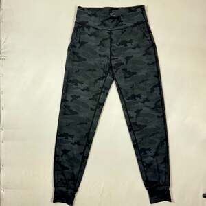 FETY Woman’s Camo Joggers Size L